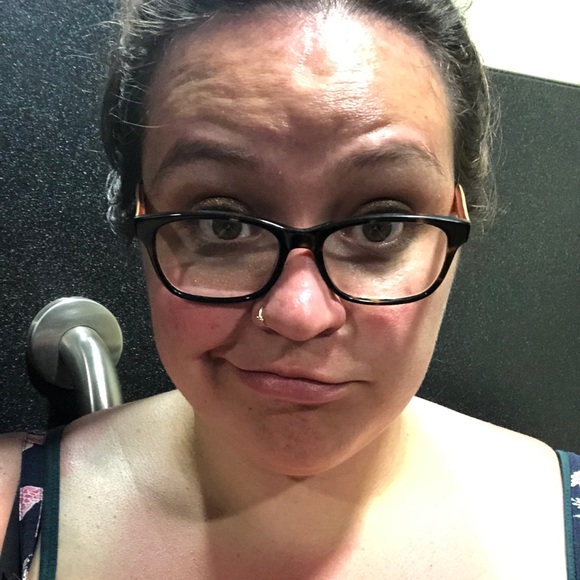 Meet your Posher, Kim - Picture 2 of 3